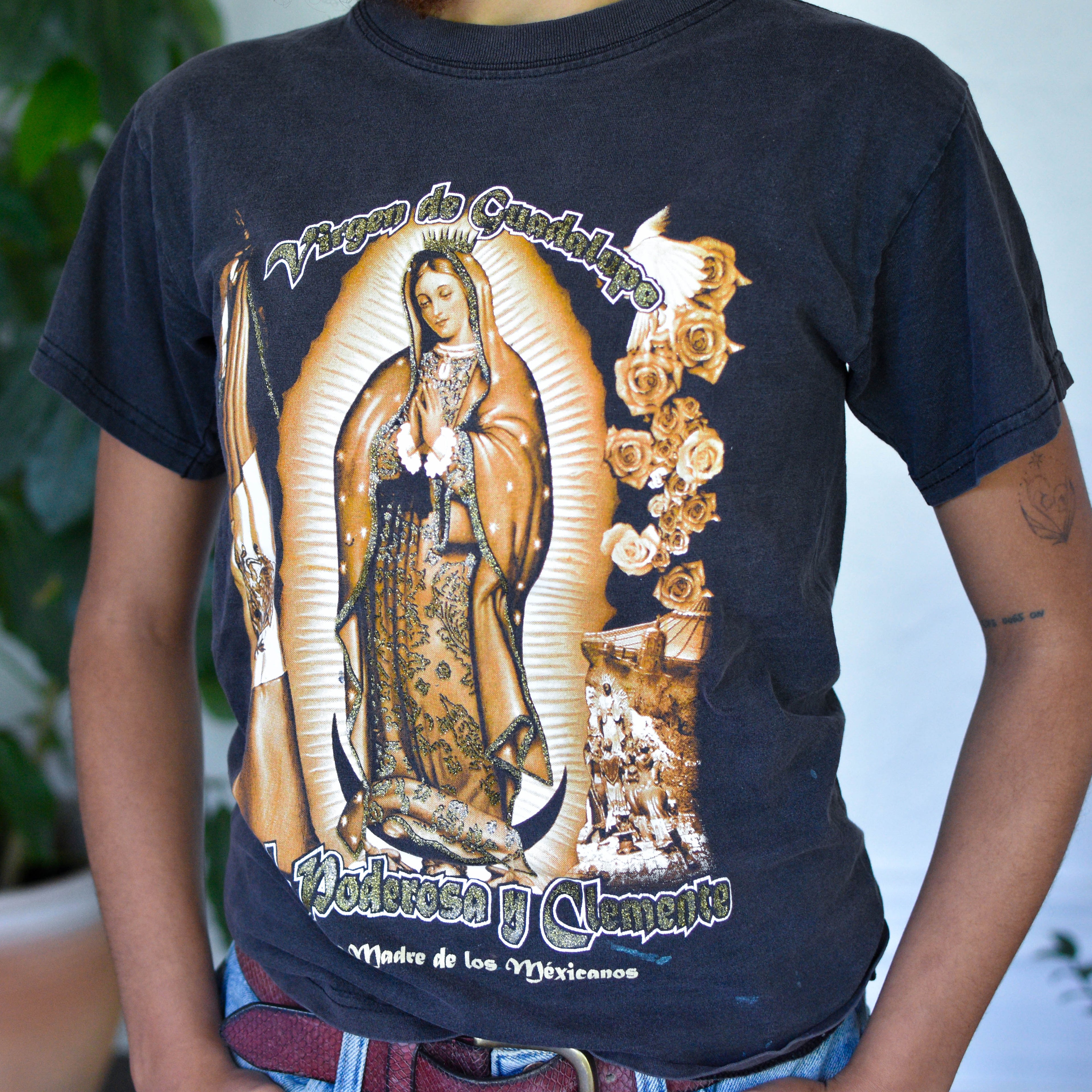 Vintage Y2K Virgen De Guadalupe T-Shirt