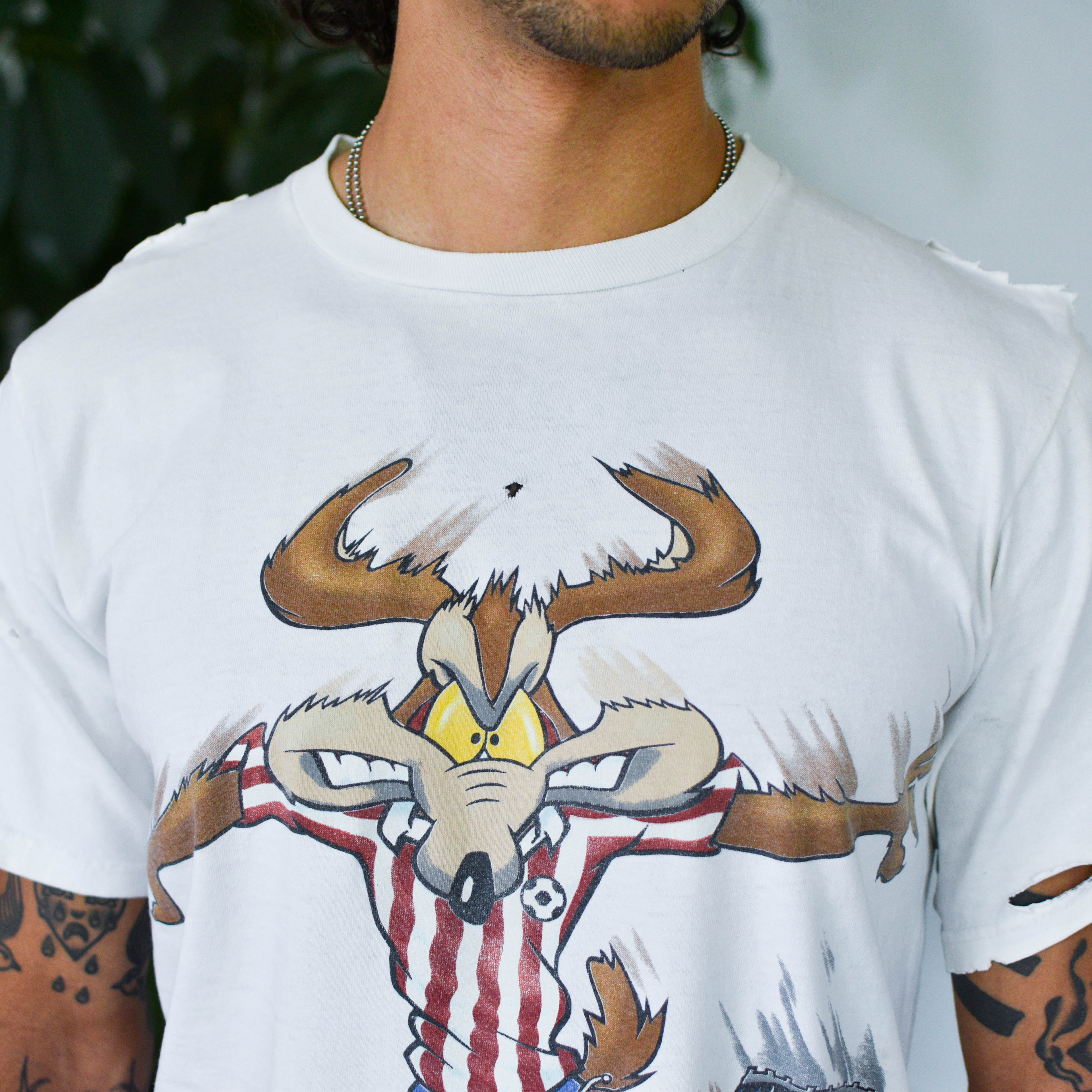 Vintage 1994 Wile E. Coyote Chivas de Guadalajara Graphic T-Shirt