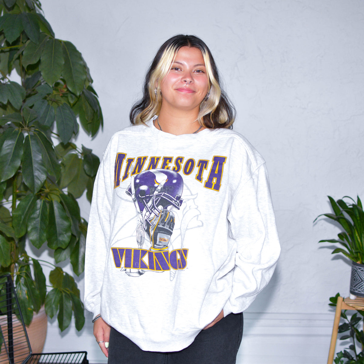 Vintage 1996 Minnesota Vikings Gray Helmet Crewneck