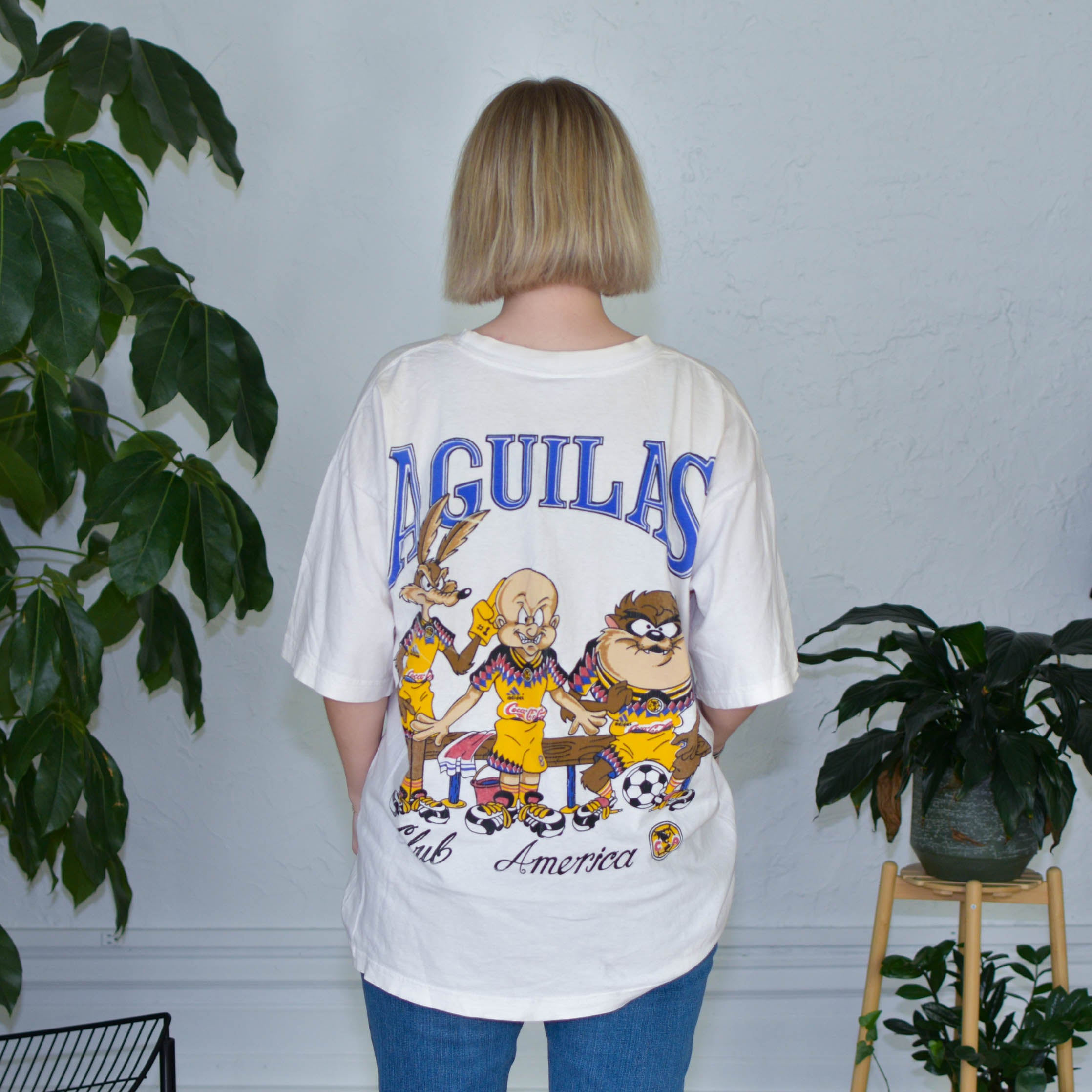 Vintage 90s Club America Looney Tunes (Taz) Graphic T-Shirt