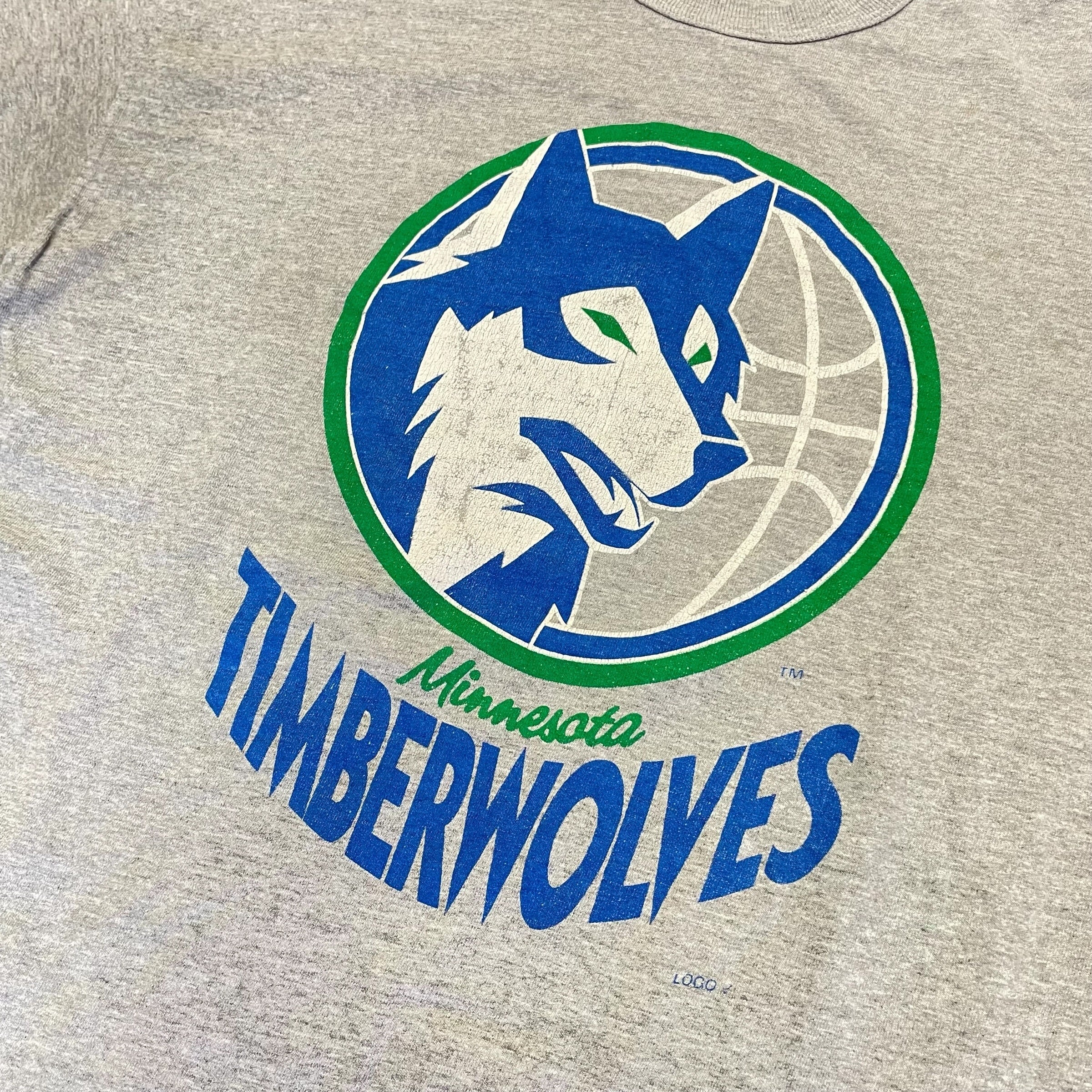 Vintage Minnesota Timberwolves Logo7 Graphic T-Shirt