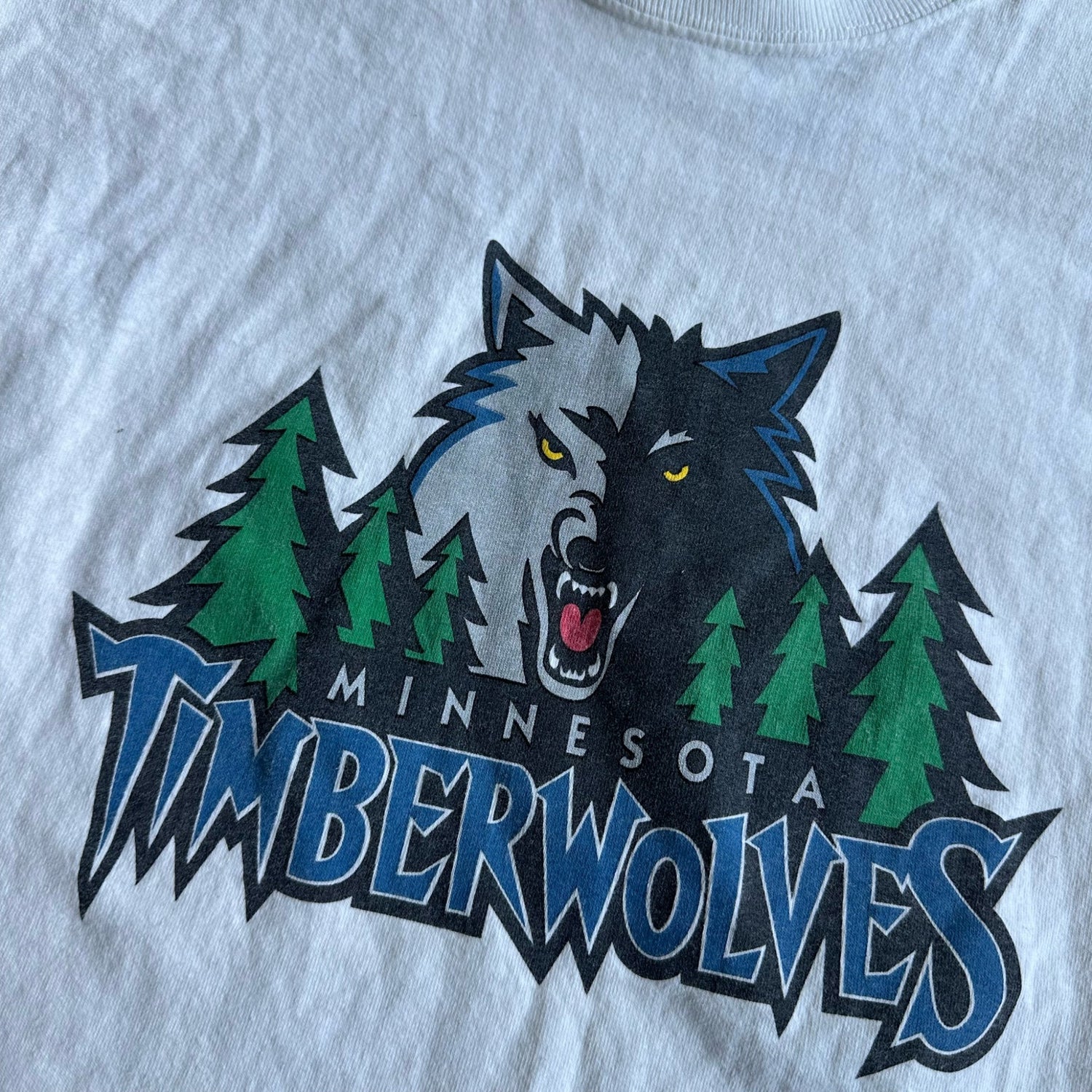 Vintage Minnesota Timberwolves Logo White T-Shirt