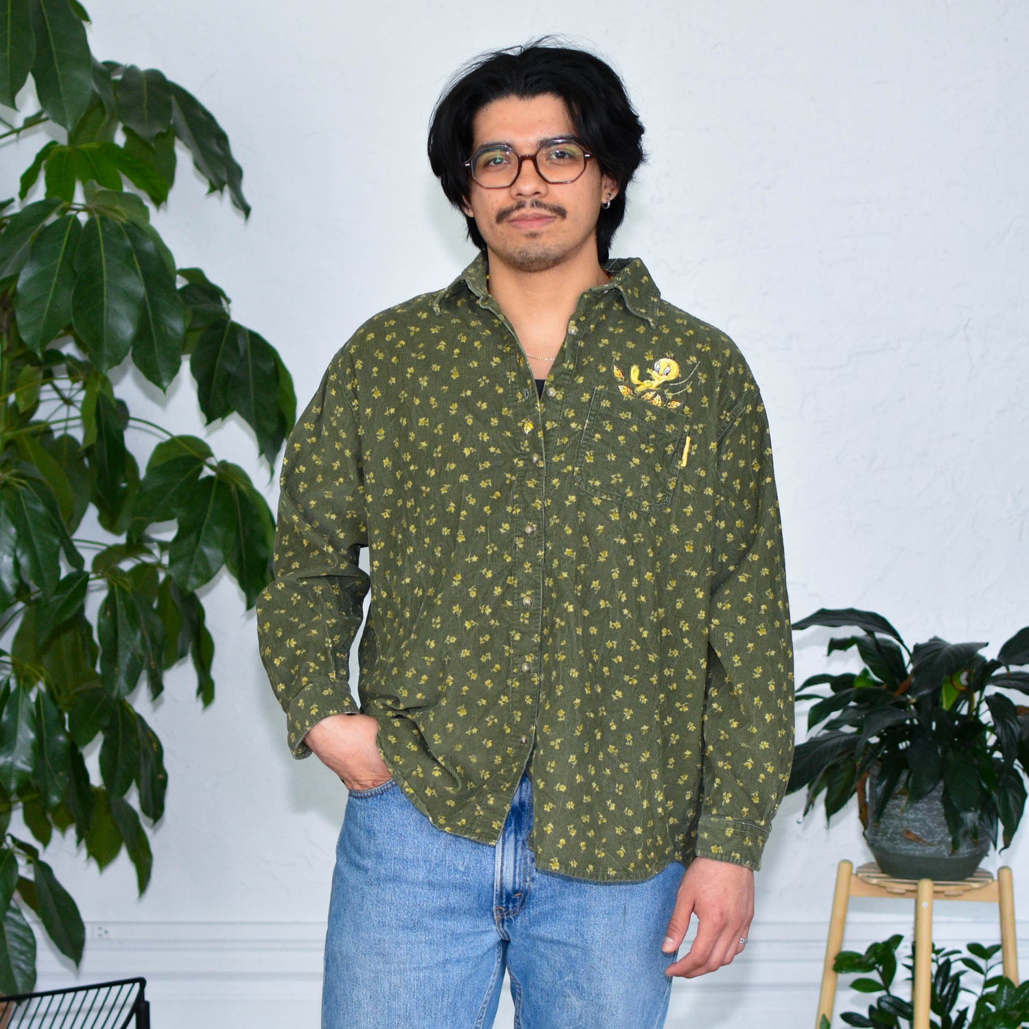 2001 Looney Tunes Tweety Bird Corduroy Button Up Long Sleeve