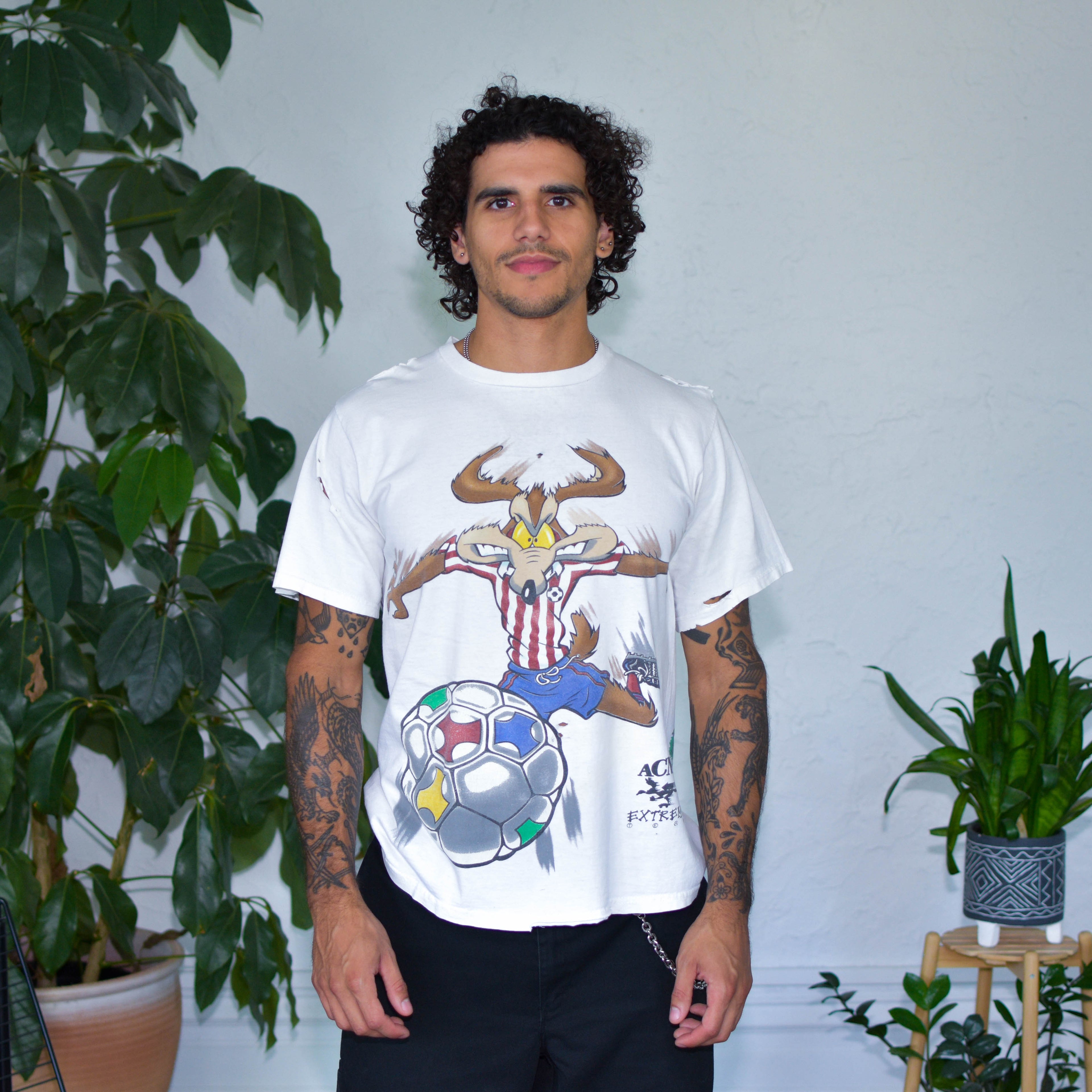 Vintage 1994 Wile E. Coyote Chivas de Guadalajara Graphic T-Shirt