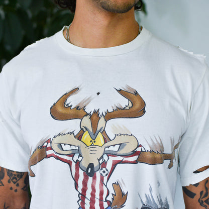 Vintage 1994 Wile E. Coyote Chivas de Guadalajara Graphic T-Shirt