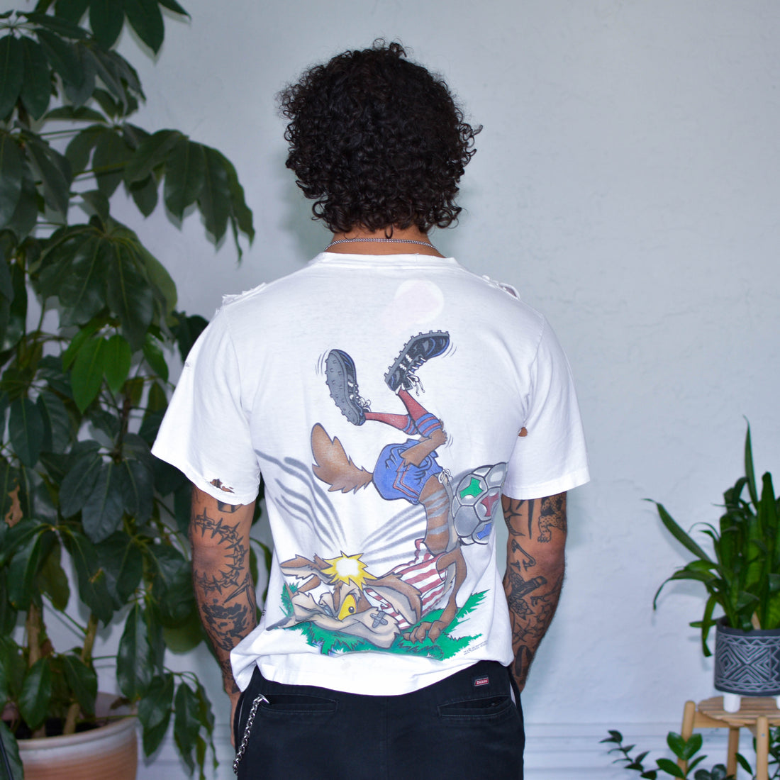 Vintage 1994 Wile E. Coyote Chivas de Guadalajara Graphic T-Shirt