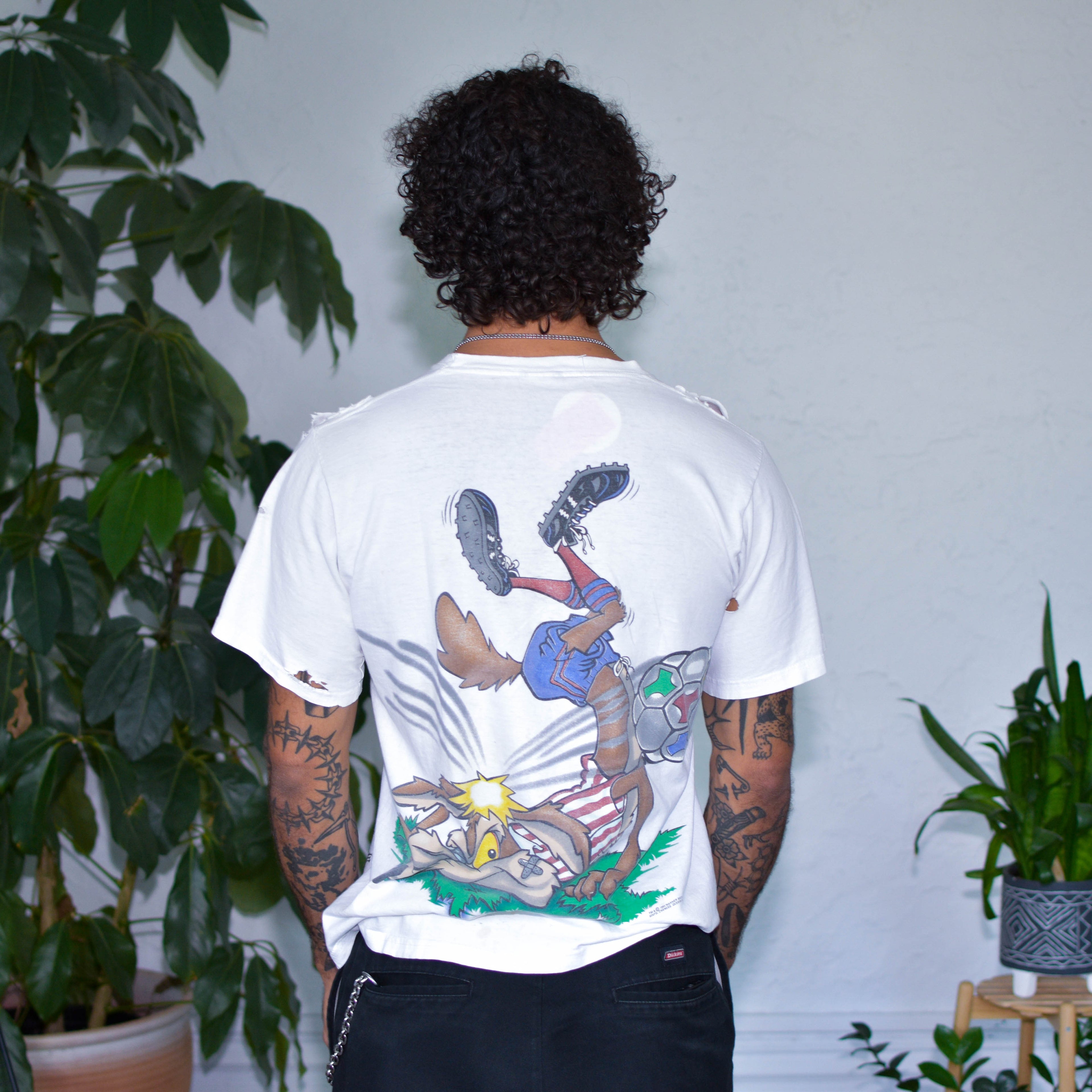 Vintage 1994 Wile E. Coyote Chivas de Guadalajara Graphic T-Shirt