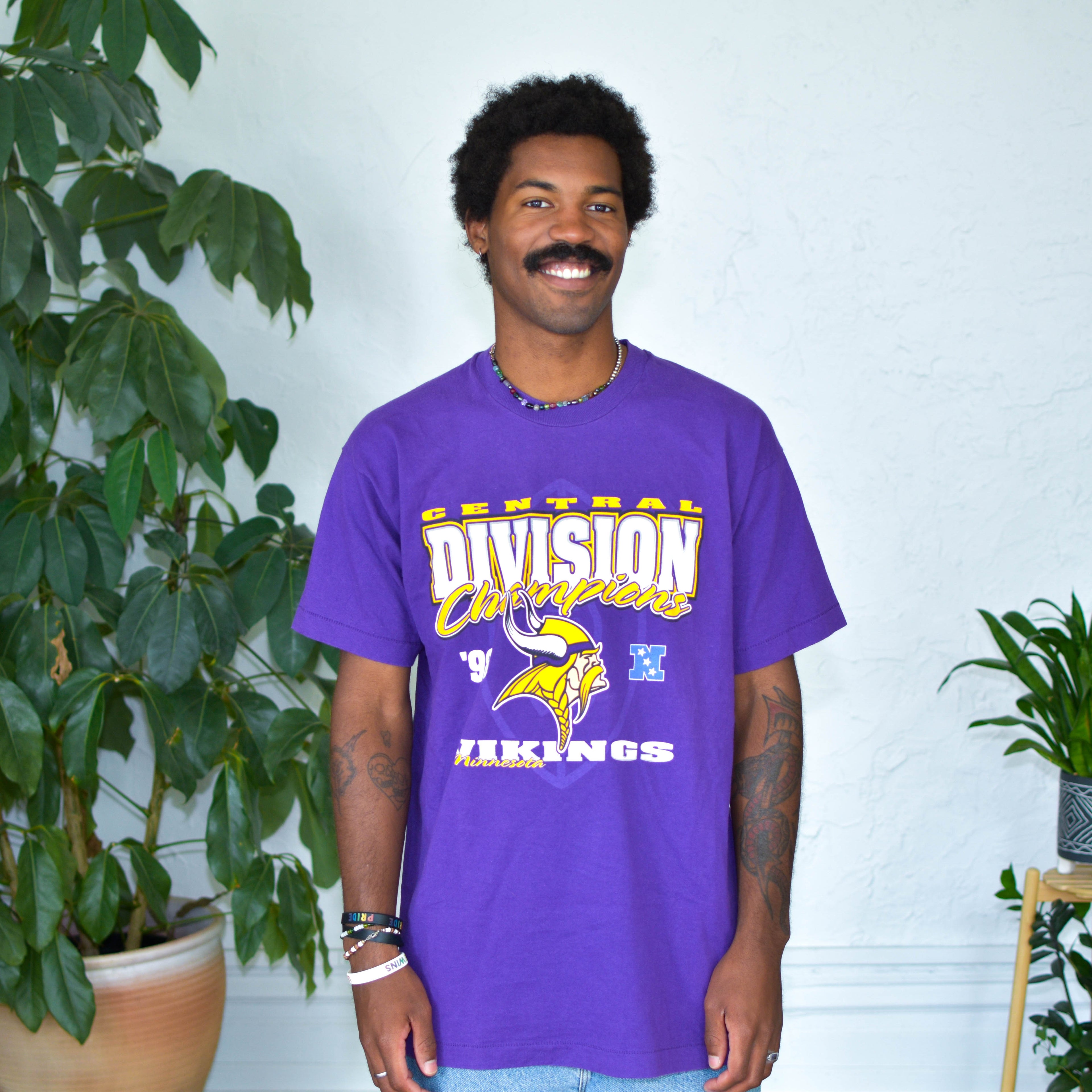 Vintage 1998 Minnesota Vikings Division Champions Graphic T-Shirt