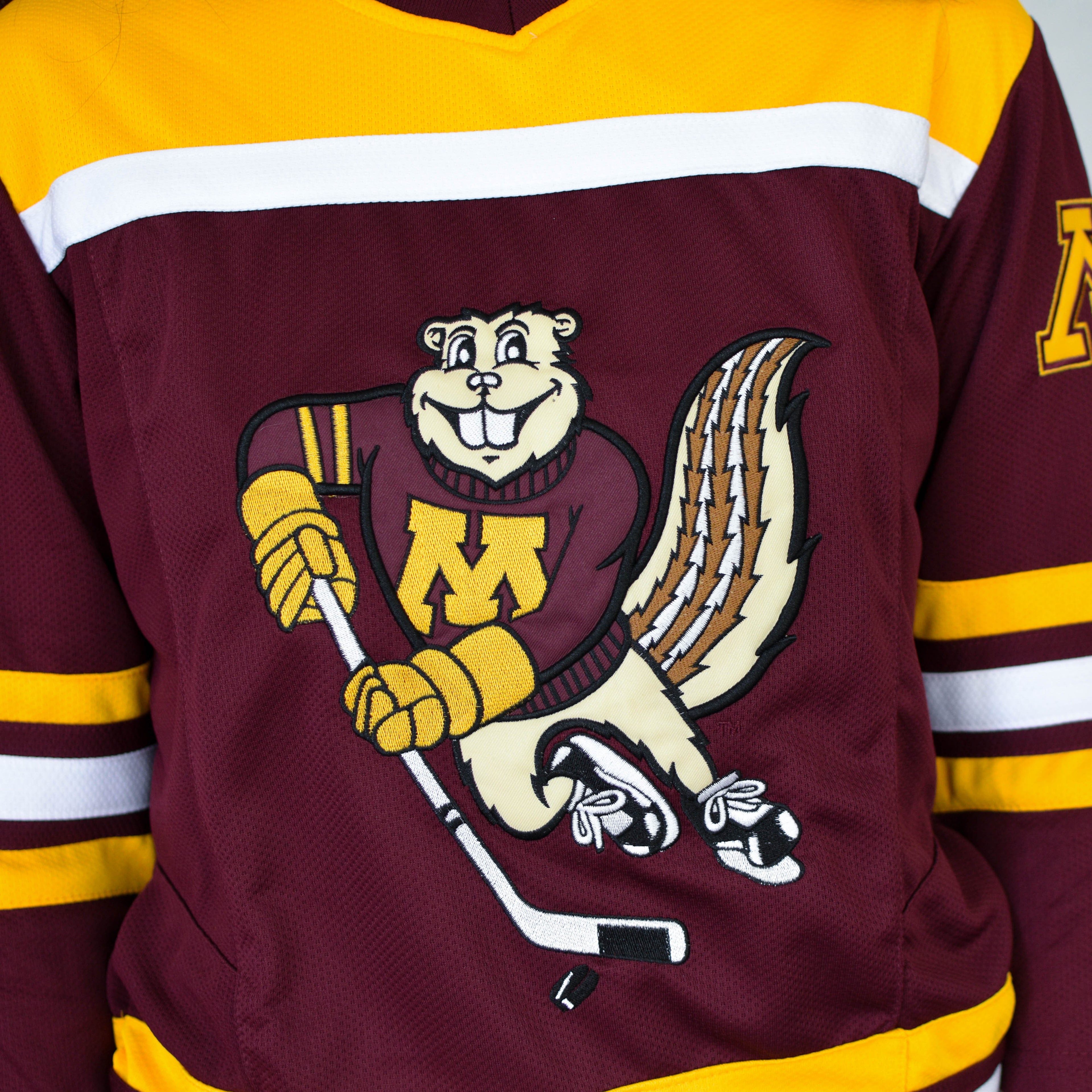 Vintage University of Minnesota Femme Hockey Jersey