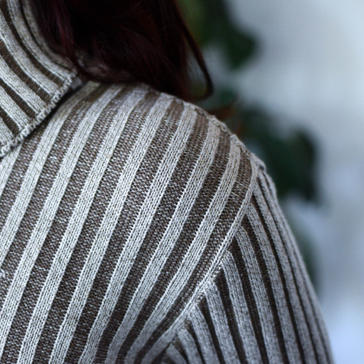 Vintage 90s Femme Ribbed Two Toned Turtleneck Sweater