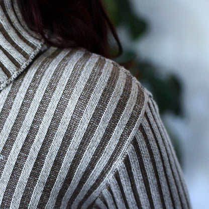 Vintage 90s Femme Ribbed Two Toned Turtleneck Sweater