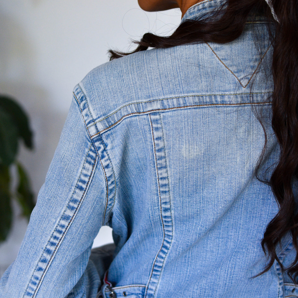 Vintage Y2K Femme Tommy Hilfiger Light Washed Blue Denim Jacket