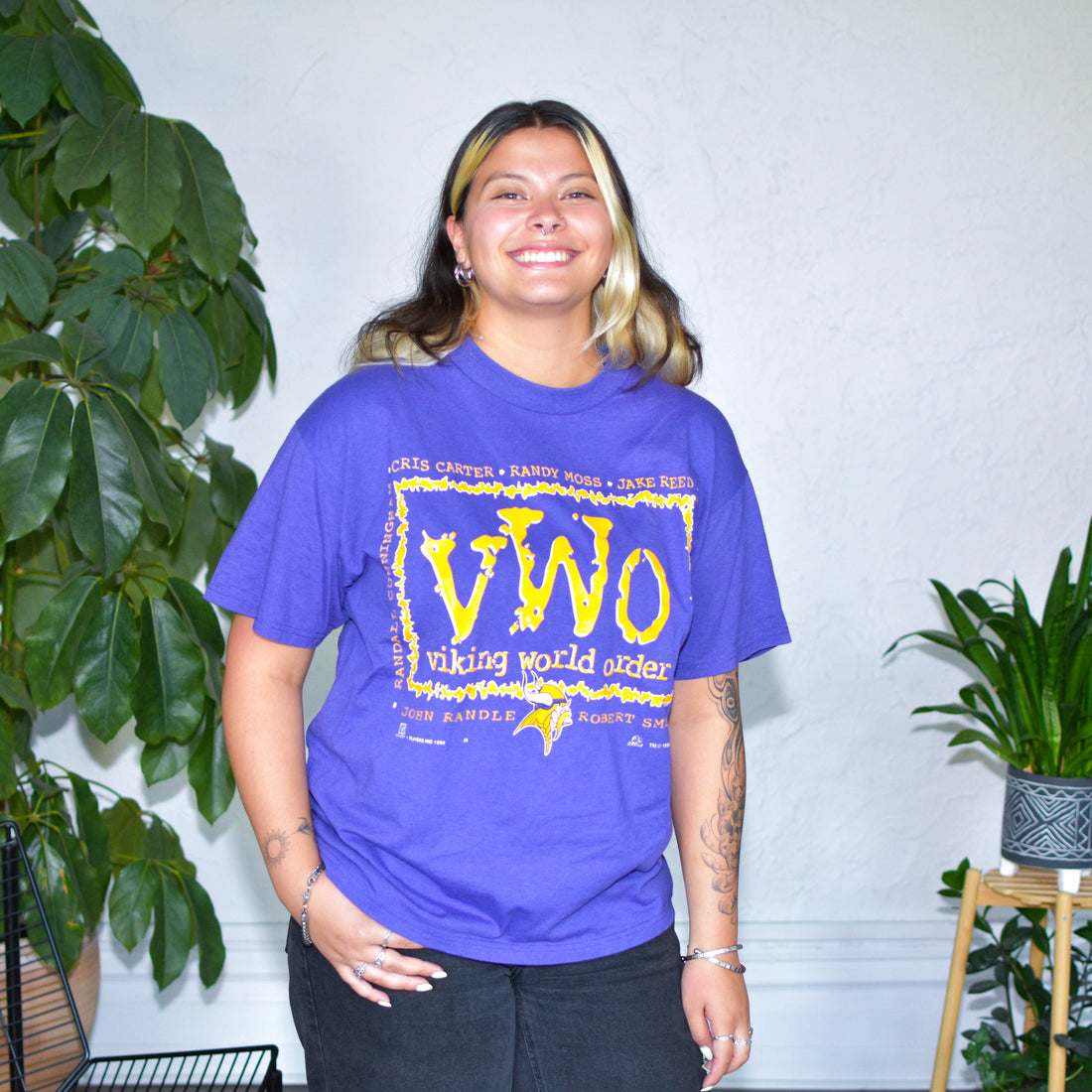 Vintage 1998 Minnesota Vikings VWO Graphic T-Shirt