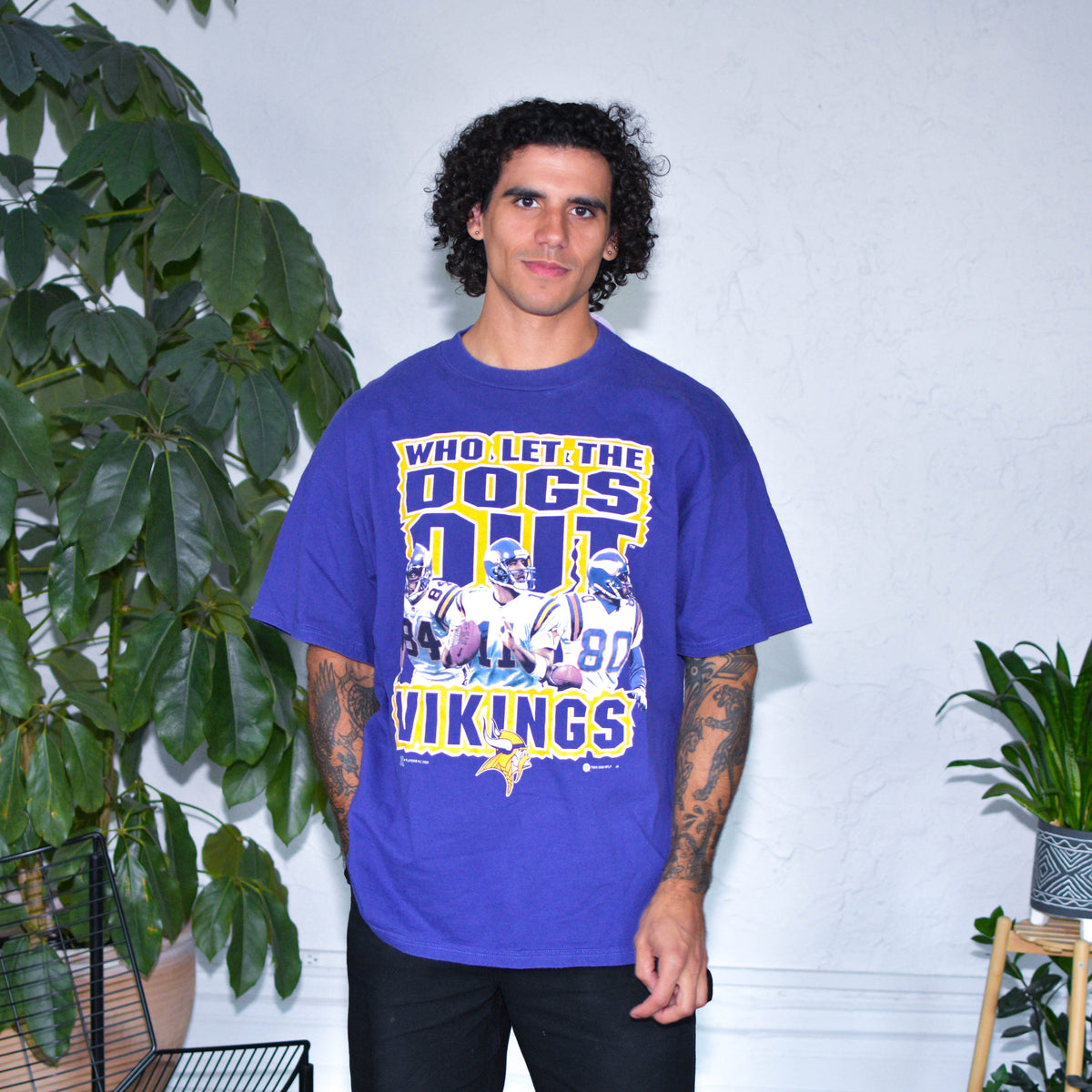 Vintage 2000s Minnesota Vikings "Who Let the Dogs Out" T-Shirt