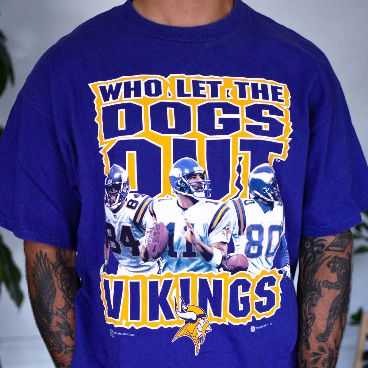Vintage 2000s Minnesota Vikings "Who Let the Dogs Out" T-Shirt