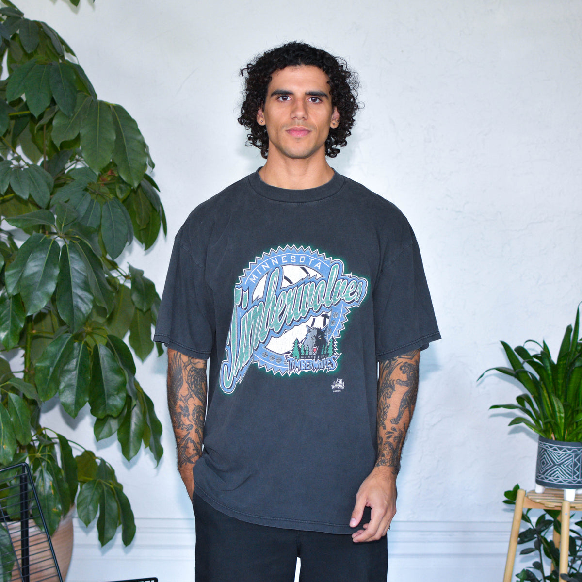 Vintage 90s Minnesota Timberwolves Logo7 Faded Big Print T-Shirt