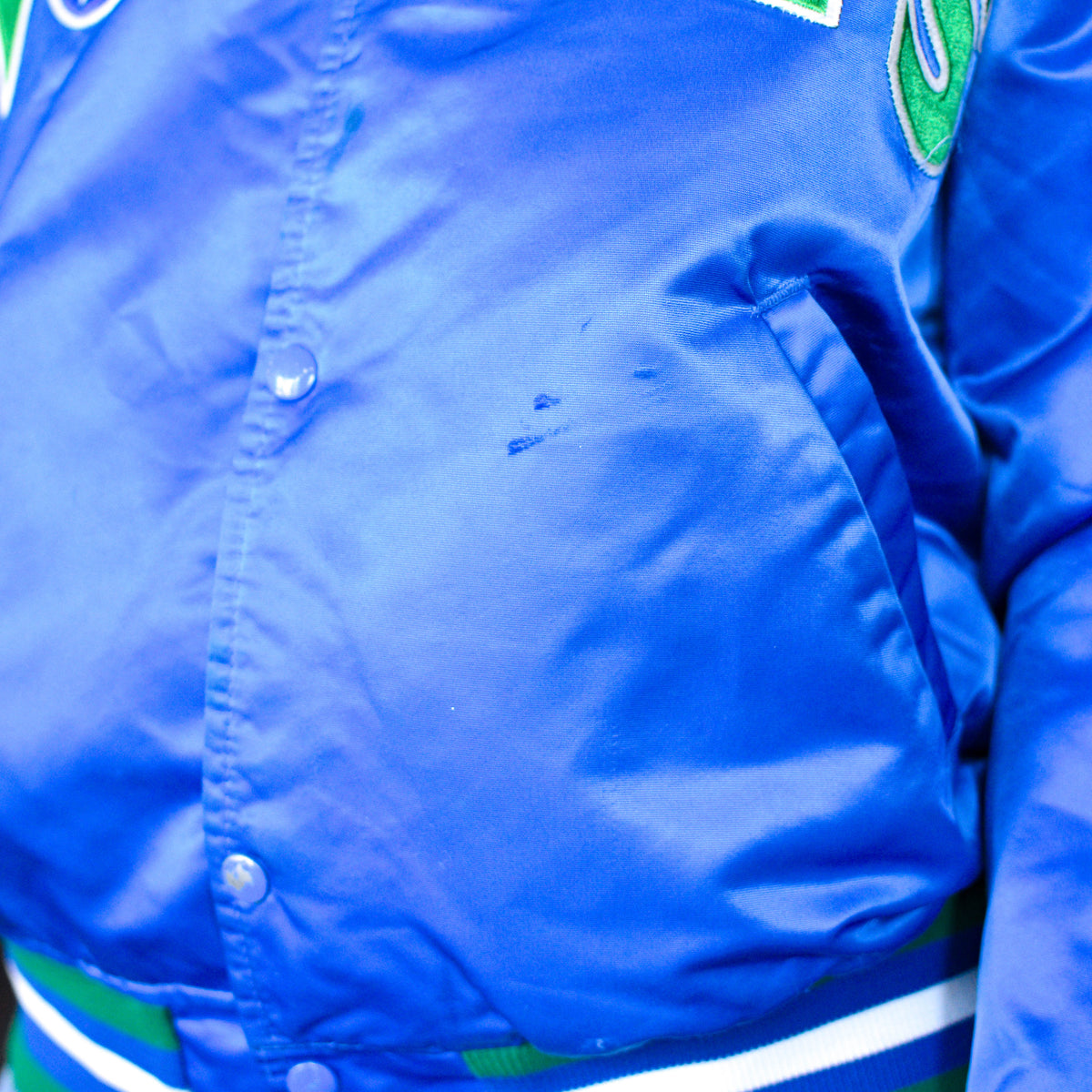 Vintage 90s Minnesota Timberwolves Quilted Starter Satin Jacket