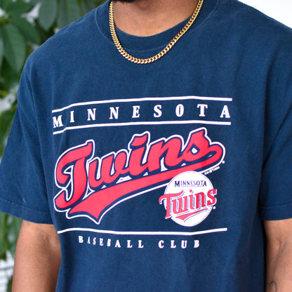 Vintage 2004 Minnesota Twins Graphic T-Shirt