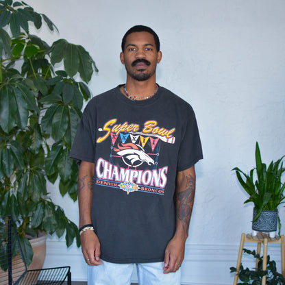 Vintage Denver Broncos Super Bowl 32 Champions Black Graphic T-Shirt