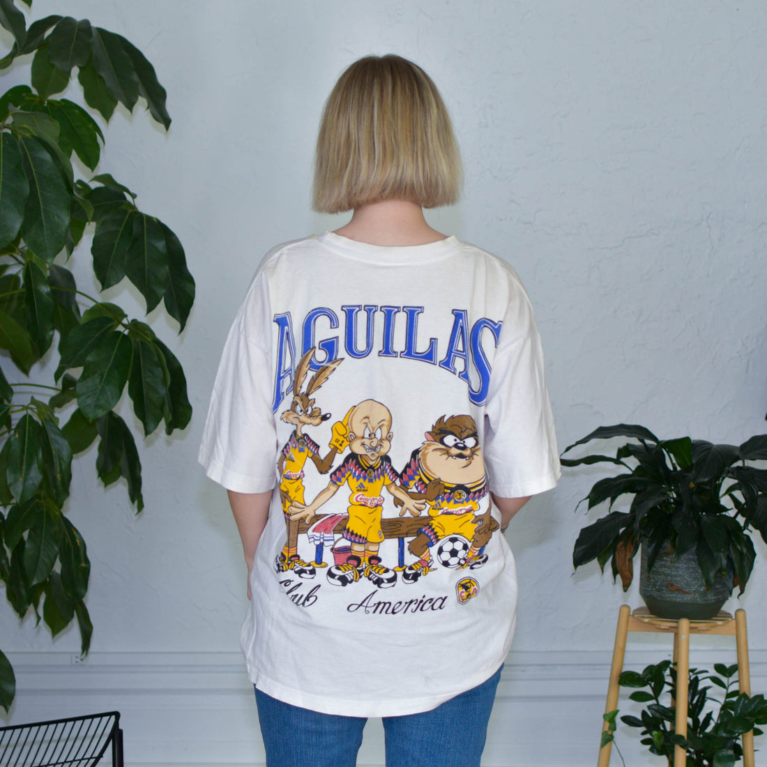 Vintage 90s Club America Looney Tunes (Taz) Graphic T-Shirt