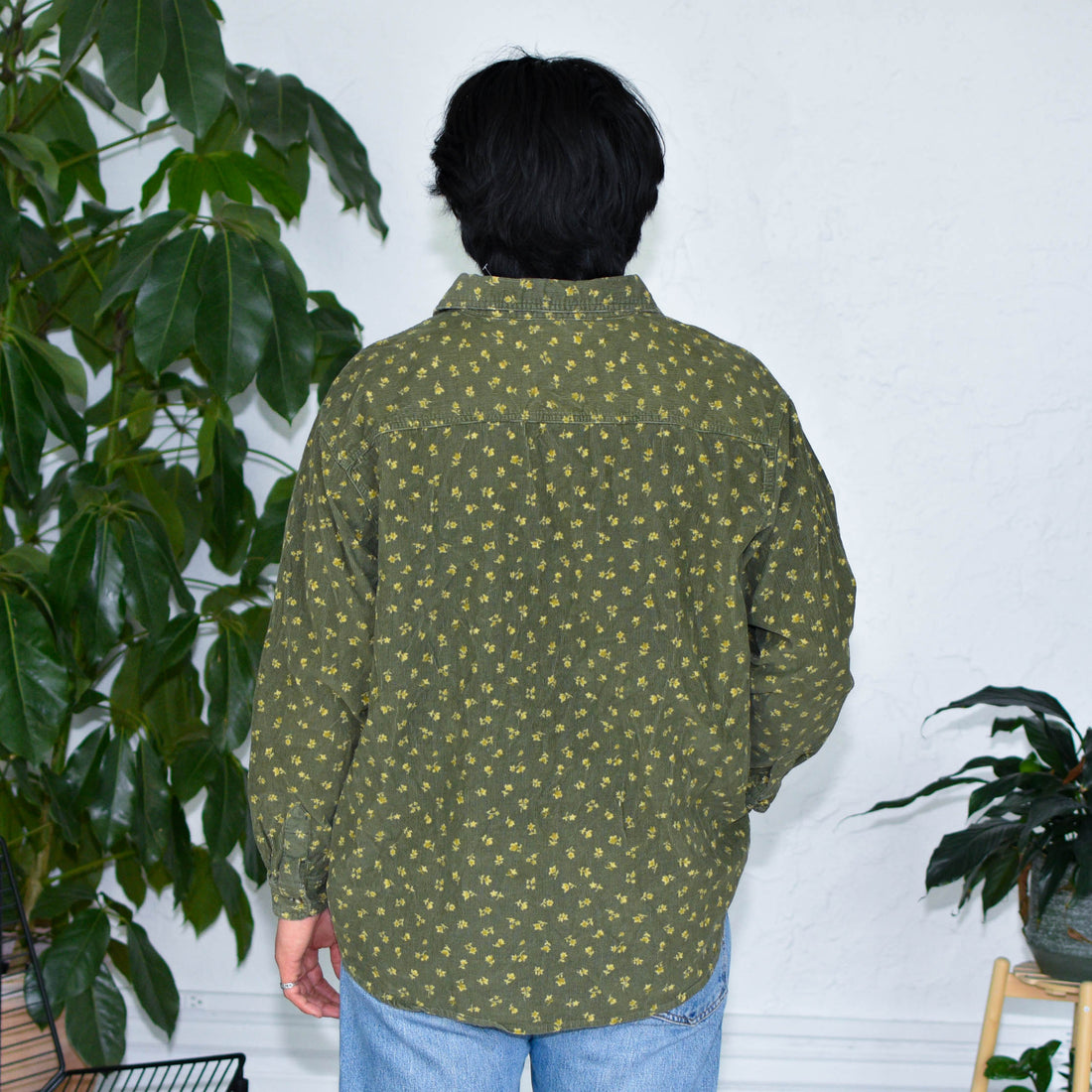 2001 Looney Tunes Tweety Bird Corduroy Button Up Long Sleeve