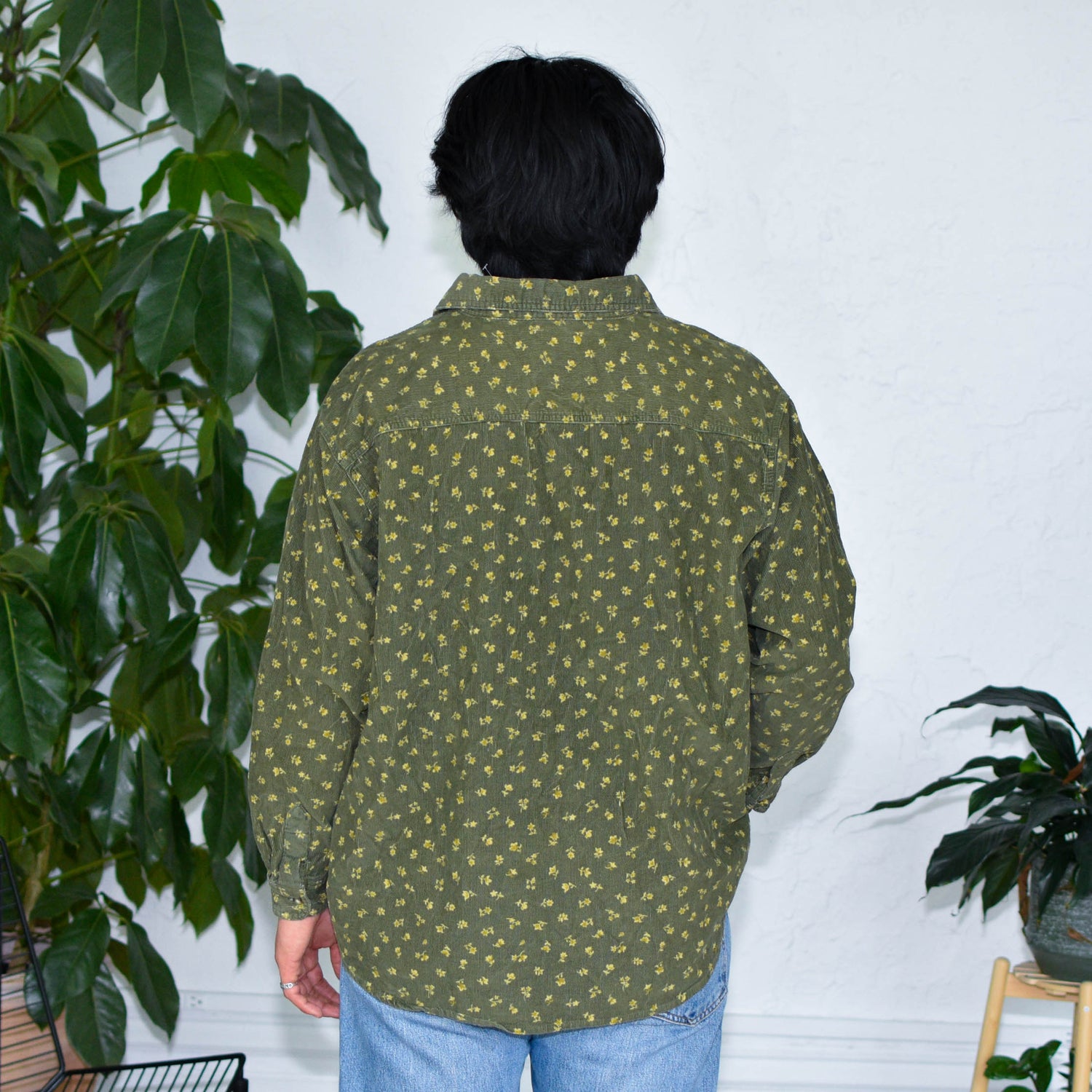 2001 Looney Tunes Tweety Bird Corduroy Button Up Long Sleeve