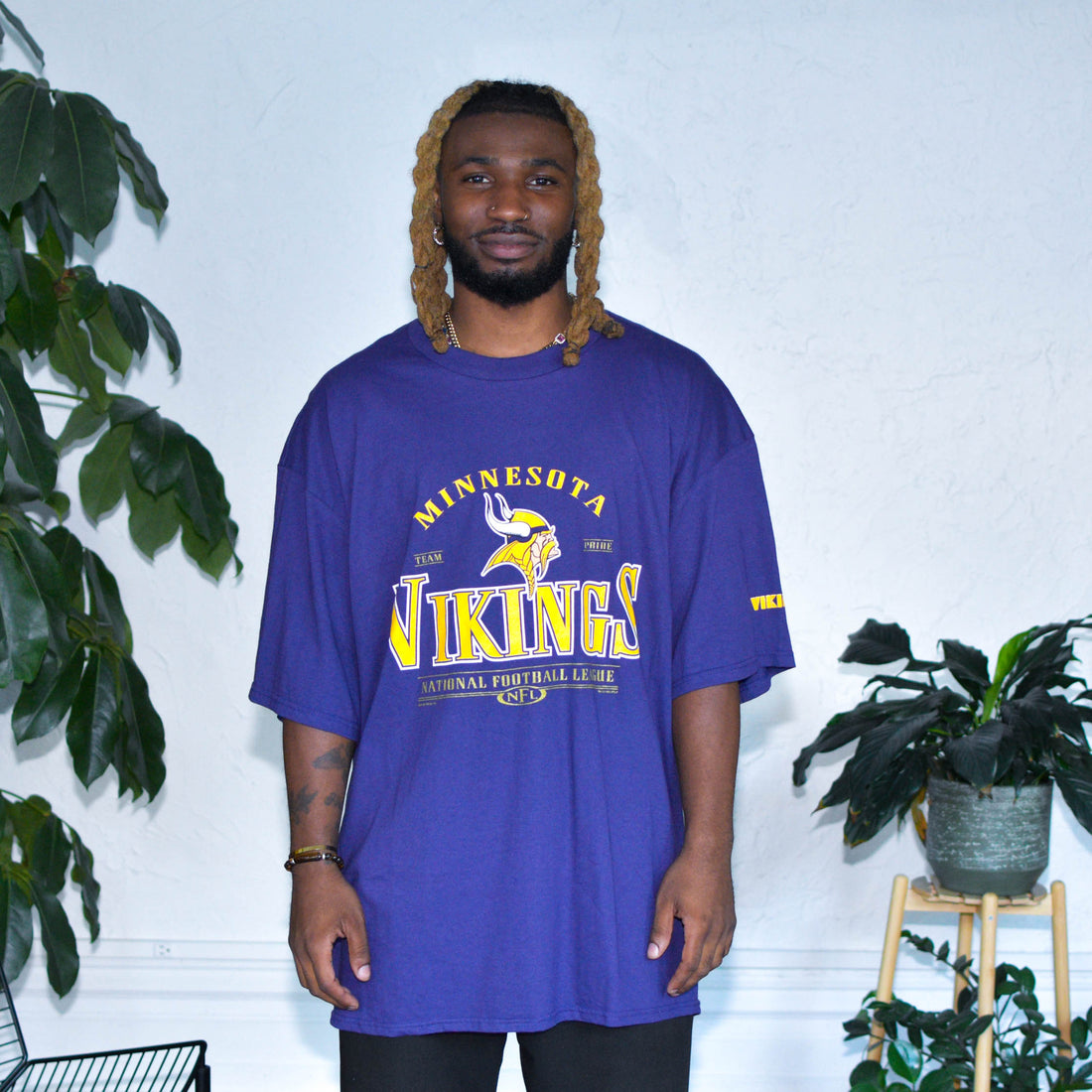 Vintage 1999 Minnesota Vikings Purple Graphic T-Shirt