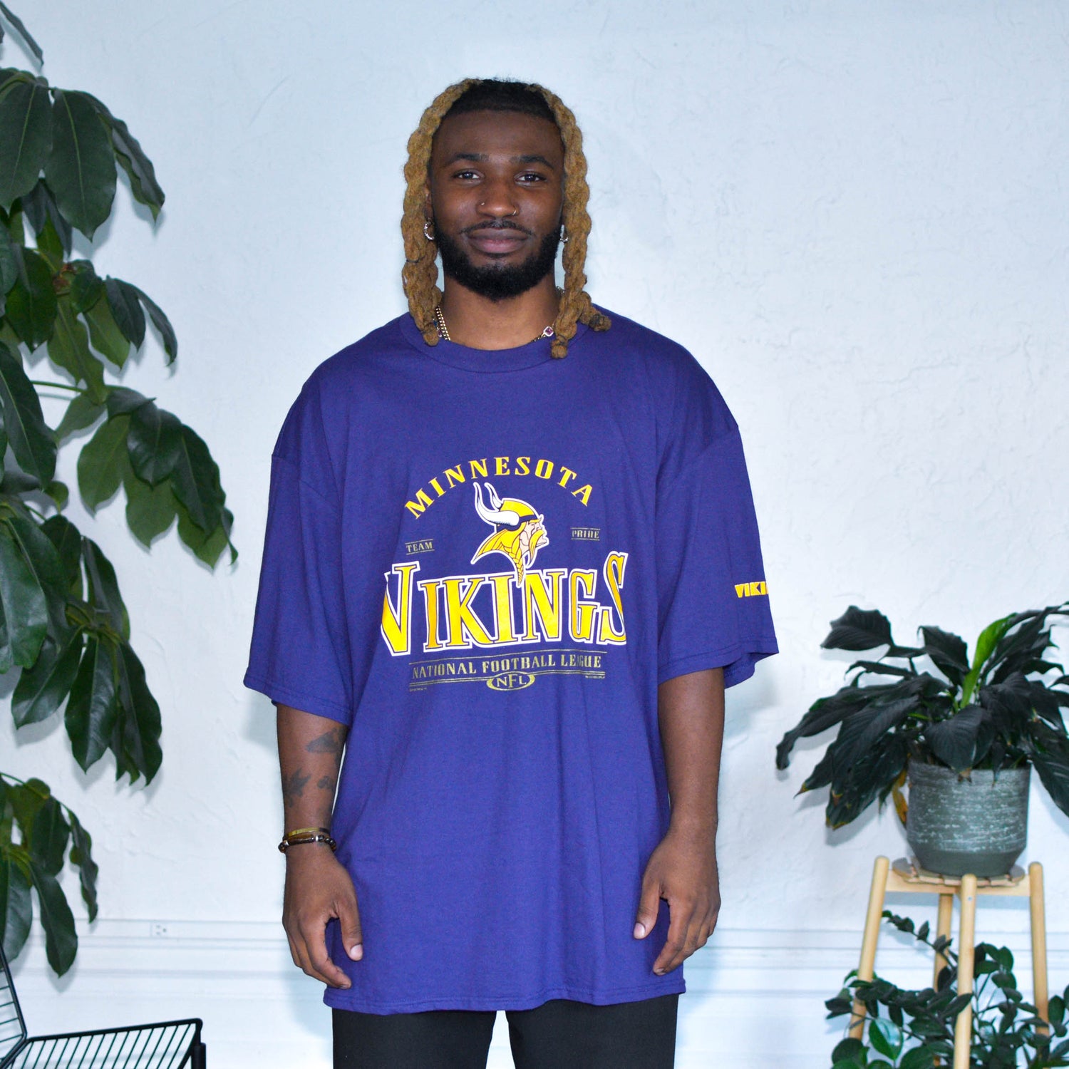 Vintage 1999 Minnesota Vikings Purple Graphic T-Shirt