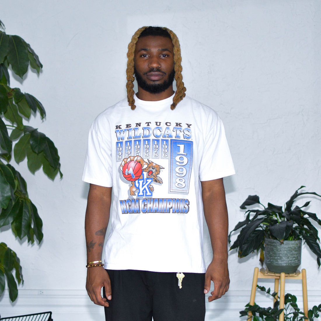 Vintage 1998 University of Kentucky Wildcats NCAA Champions T-Shirt